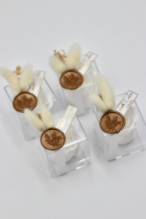 Gastgeschenk Hochzeit personalisiert - Rosenseife mit Trockenblumen und Wachssiegel