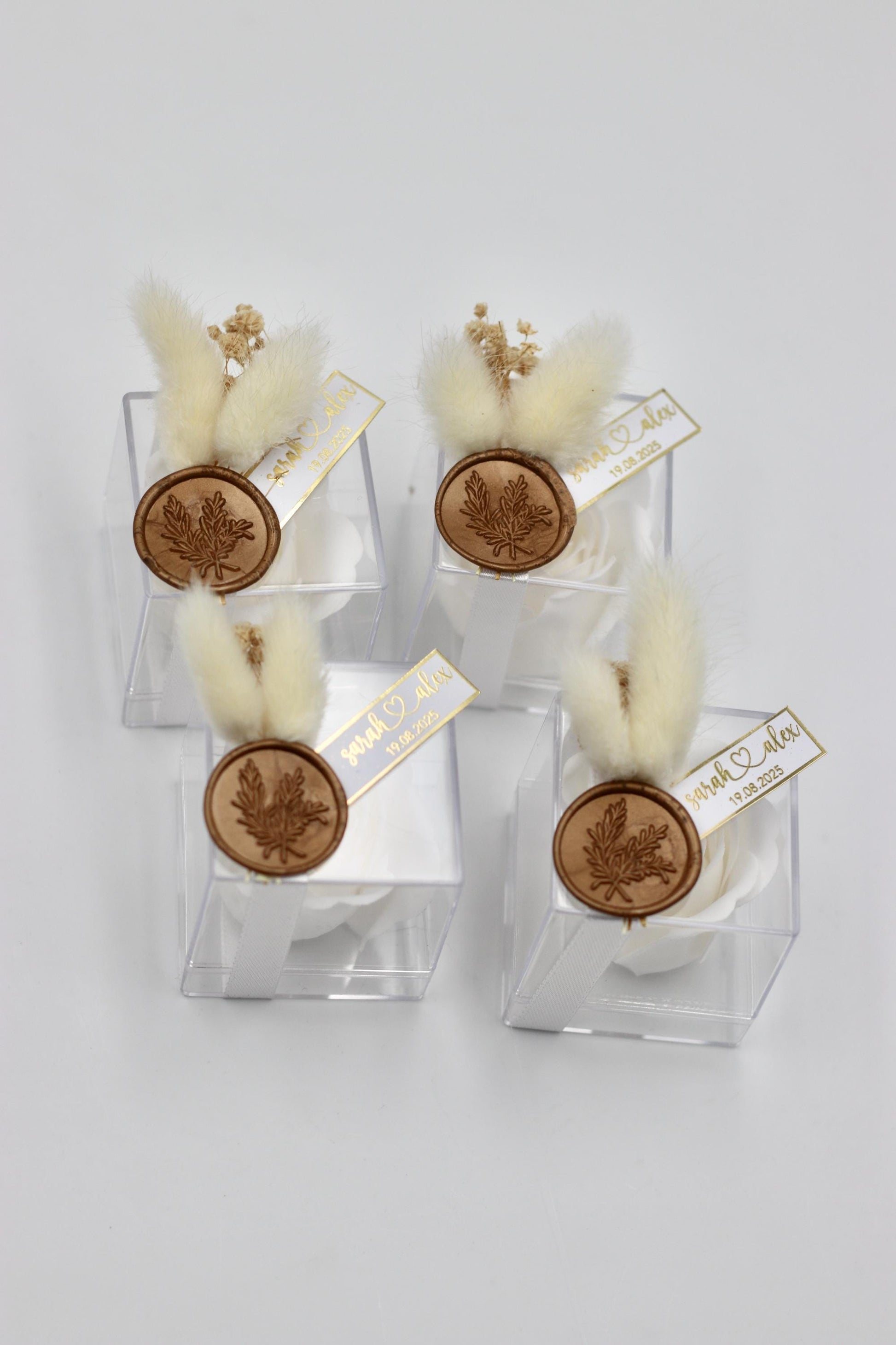 Gastgeschenk Hochzeit personalisiert - Rosenseife mit Trockenblumen und Wachssiegel