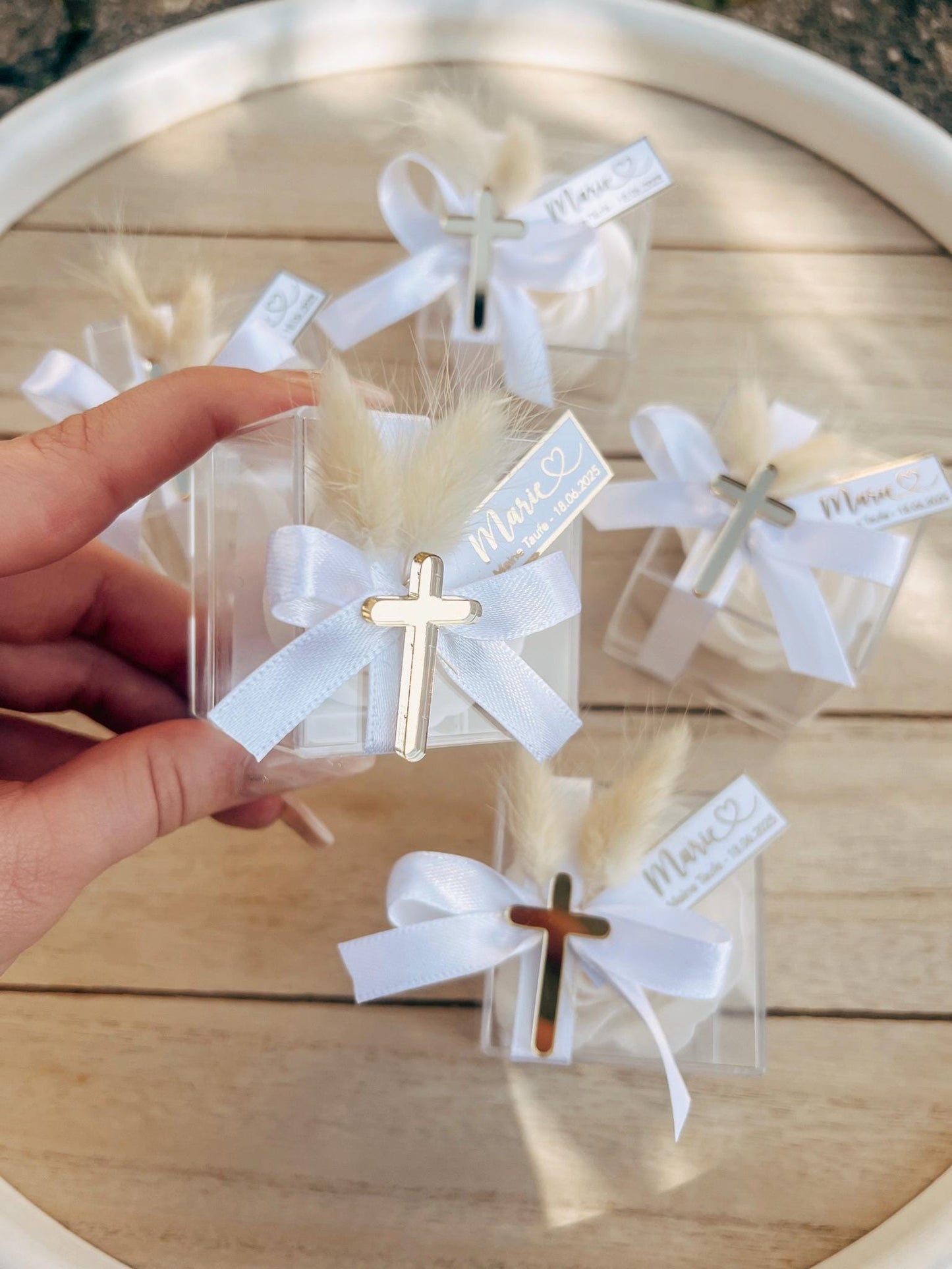 Gastgeschenk Taufe o. Kommunion - Acryl Kreuz - Personalisiert mit dem Namen, gold oder silber, Rosenseife,