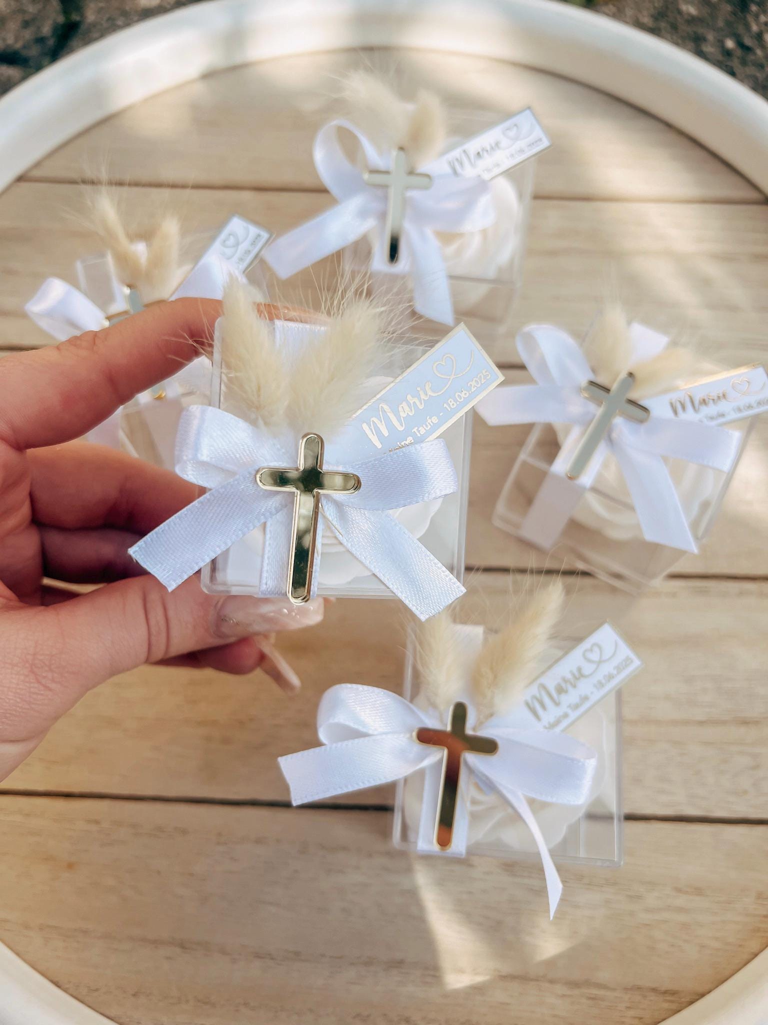 Gastgeschenk Taufe o. Kommunion - Acryl Kreuz - Personalisiert mit dem Namen, gold oder silber, Rosenseife,