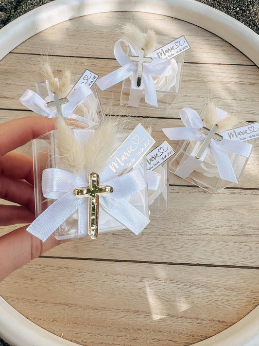 Gastgeschenk Taufe o. Kommunion - Acryl Kreuz - Personalisiert mit dem Namen, gold oder silber, Rosenseife,