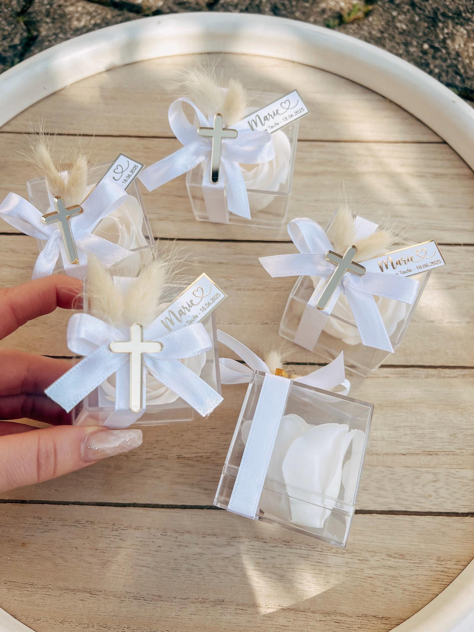Gastgeschenk Taufe o. Kommunion - Acryl Kreuz - Personalisiert mit dem Namen, gold oder silber, Rosenseife,