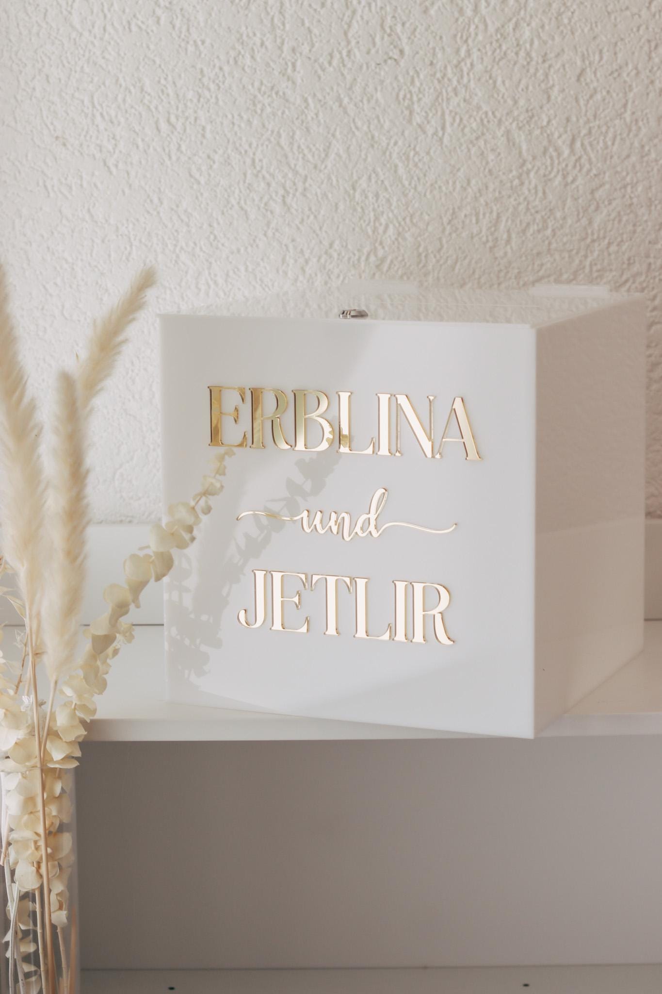Personalisierte Acryl Geld Geschenkbox mit Schloss – Hochzeitsgeschenkbox in Weiß – 30x30x30 cm – Mit Namen personalisierbar,