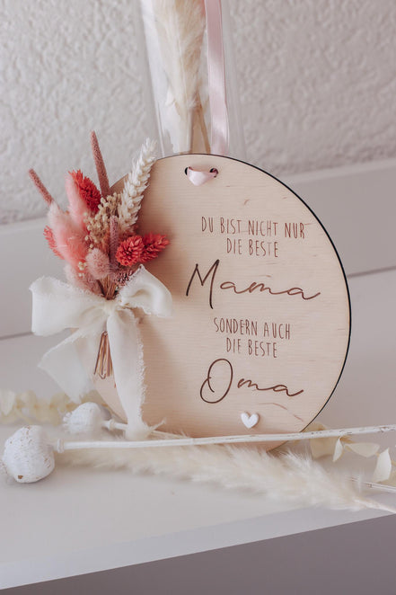 Muttertagsgeschenk für Mama & Oma – Holzschild mit Trockenblumen – „Beste Mama und Oma“ – personalisierbar – Deko Muttertag