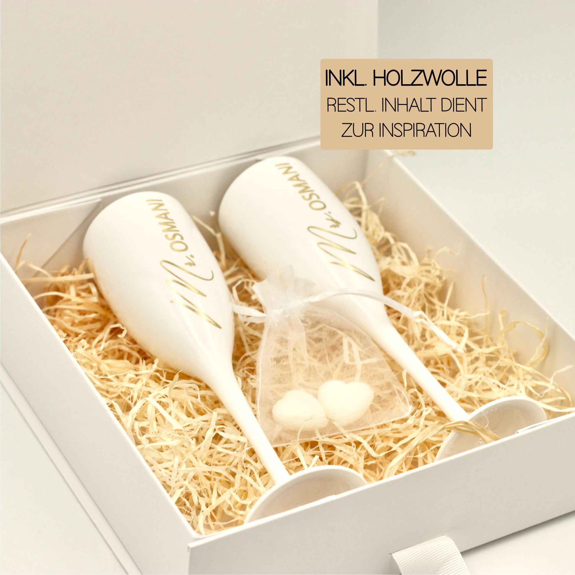 Personalisierte Geschenkbox Hochzeit – Weiße Box mit Satinschleife & Holzwolle – Name / Hochzeitsdatum – Geschenk Brautpaar individuell