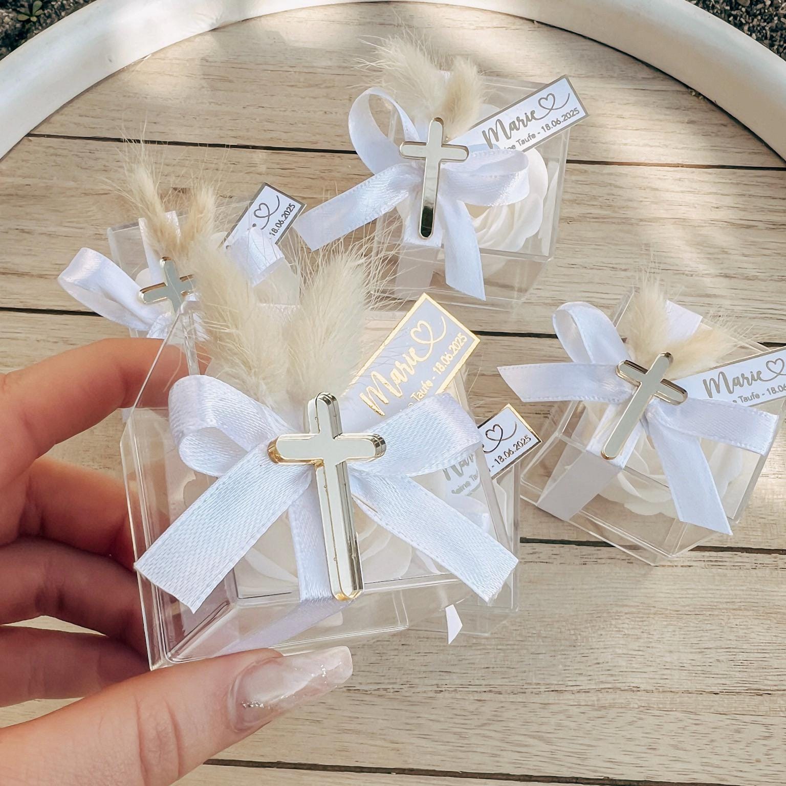 Gastgeschenk Taufe o. Kommunion - Acryl Kreuz - Personalisiert mit dem Namen, gold oder silber, Rosenseife,