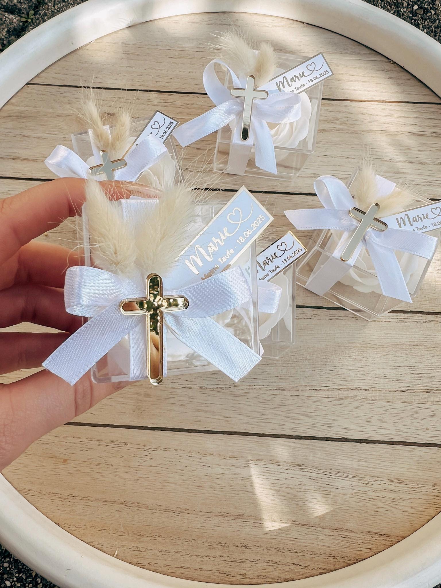 Gastgeschenk Taufe o. Kommunion - Acryl Kreuz - Personalisiert mit dem Namen, gold oder silber, Rosenseife,