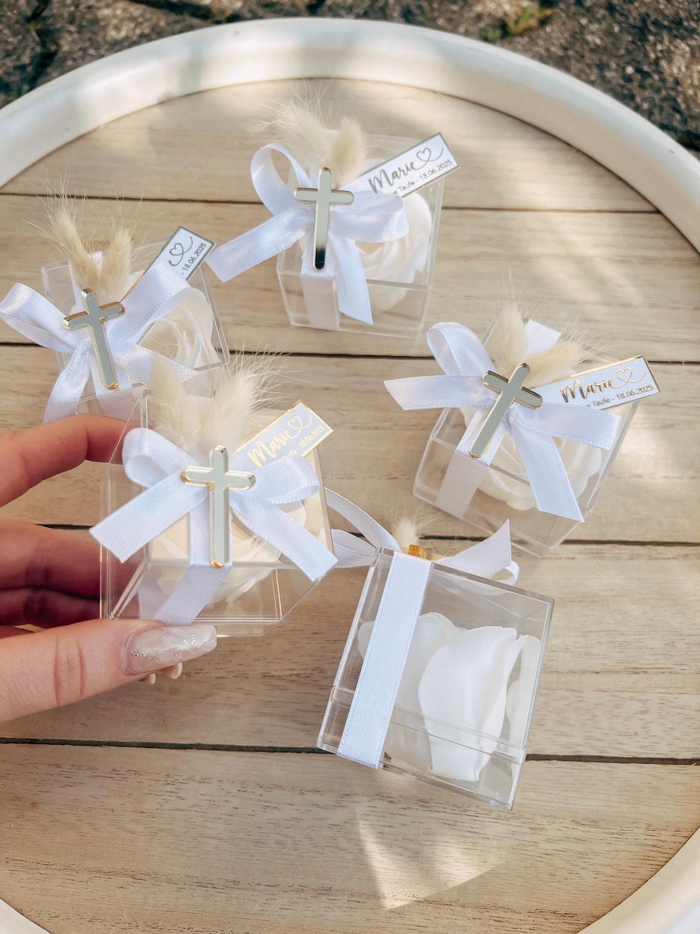 Gastgeschenk Taufe o. Kommunion - Acryl Kreuz - Personalisiert mit dem Namen, gold oder silber, Rosenseife,