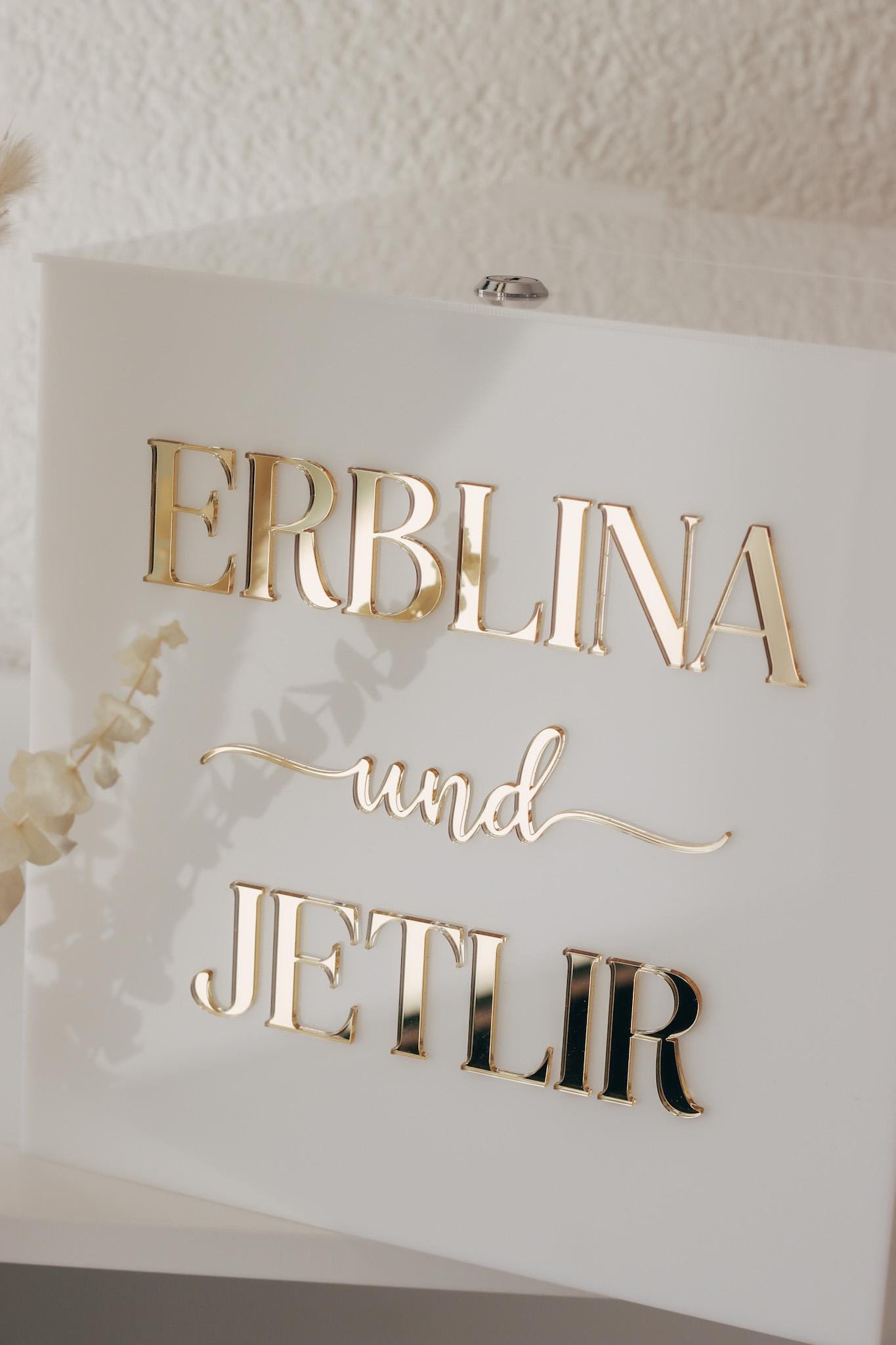 Personalisierte Acryl Geld Geschenkbox mit Schloss – Hochzeitsgeschenkbox in Weiß – 30x30x30 cm – Mit Namen personalisierbar,