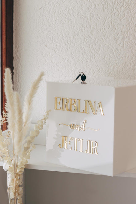 Personalisierte Acryl Geld Geschenkbox mit Schloss – Hochzeitsgeschenkbox in Weiß – 30x30x30 cm – Mit Namen personalisierbar,
