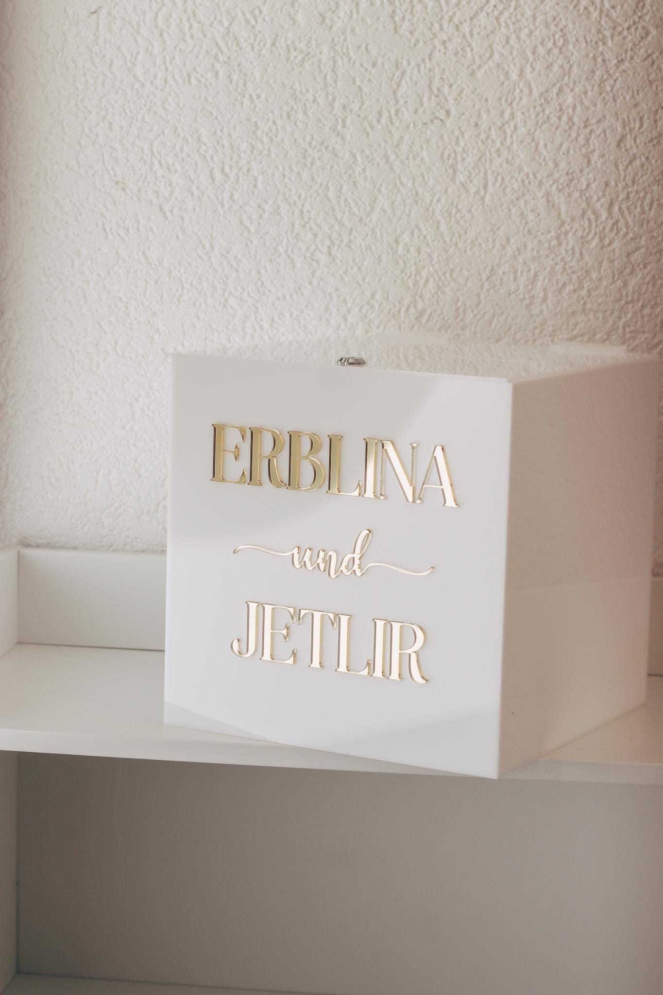 Personalisierte Acryl Geld Geschenkbox mit Schloss – Hochzeitsgeschenkbox in Weiß – 30x30x30 cm – Mit Namen personalisierbar,