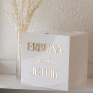 Personalisierte Acryl Geld Geschenkbox mit Schloss – Hochzeitsgeschenkbox in Weiß – 30x30x30 cm – Mit Namen personalisierbar,