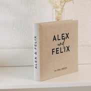 Personalisierbares Leinen-Gästebuch/Fotoalbum 25x25 cm | Beige | Hochzeit, Verlobung, Personalisiert mit Namen & Datum