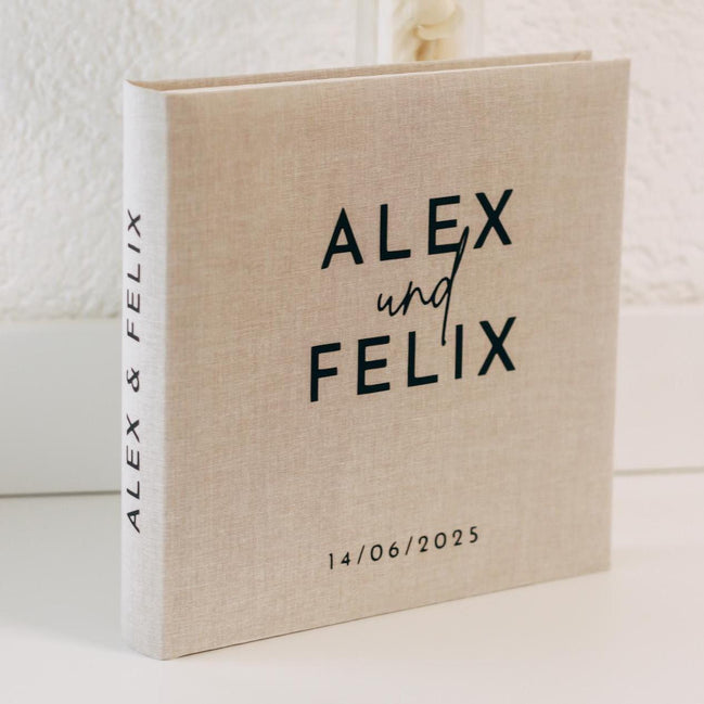 Personalisierbares Leinen-Gästebuch/Fotoalbum 25x25 cm | Beige | Hochzeit, Verlobung, Personalisiert mit Namen & Datum