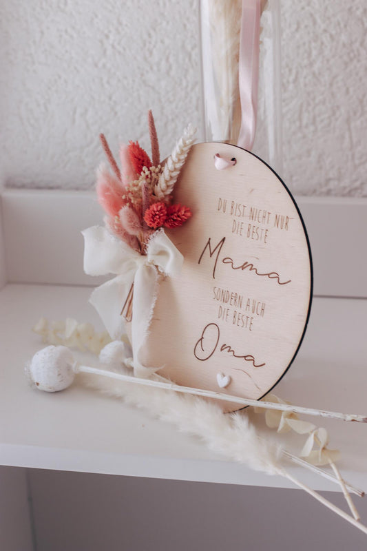 Muttertagsgeschenk für Mama & Oma – Holzschild mit Trockenblumen – „Beste Mama und Oma“ – personalisierbar – Deko Muttertag
