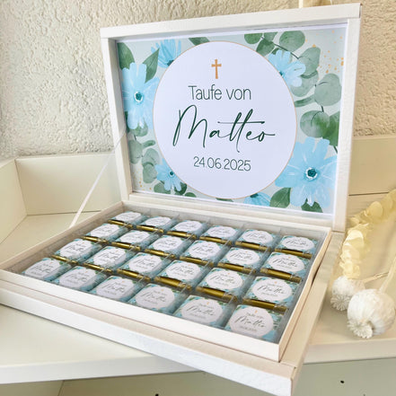 Personalisierte Schokobox Taufe Kommunion mit 24 oder 48 Vollmilch-Schokoladen – Personalisierbar mit Name & Datum – Grün Blau mit Goldkreuz