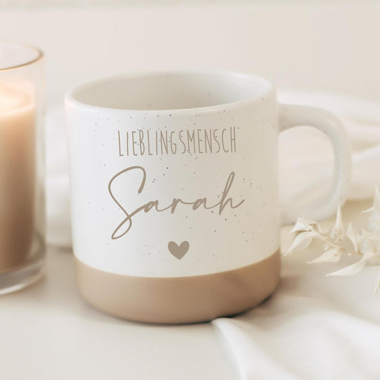 Tasse Lieblingsmensch, graviert mit Name & Herz – personalisierte Keramiktasse – Geschenk für Herzensmenschen – 360 ml, spülmaschinenfest