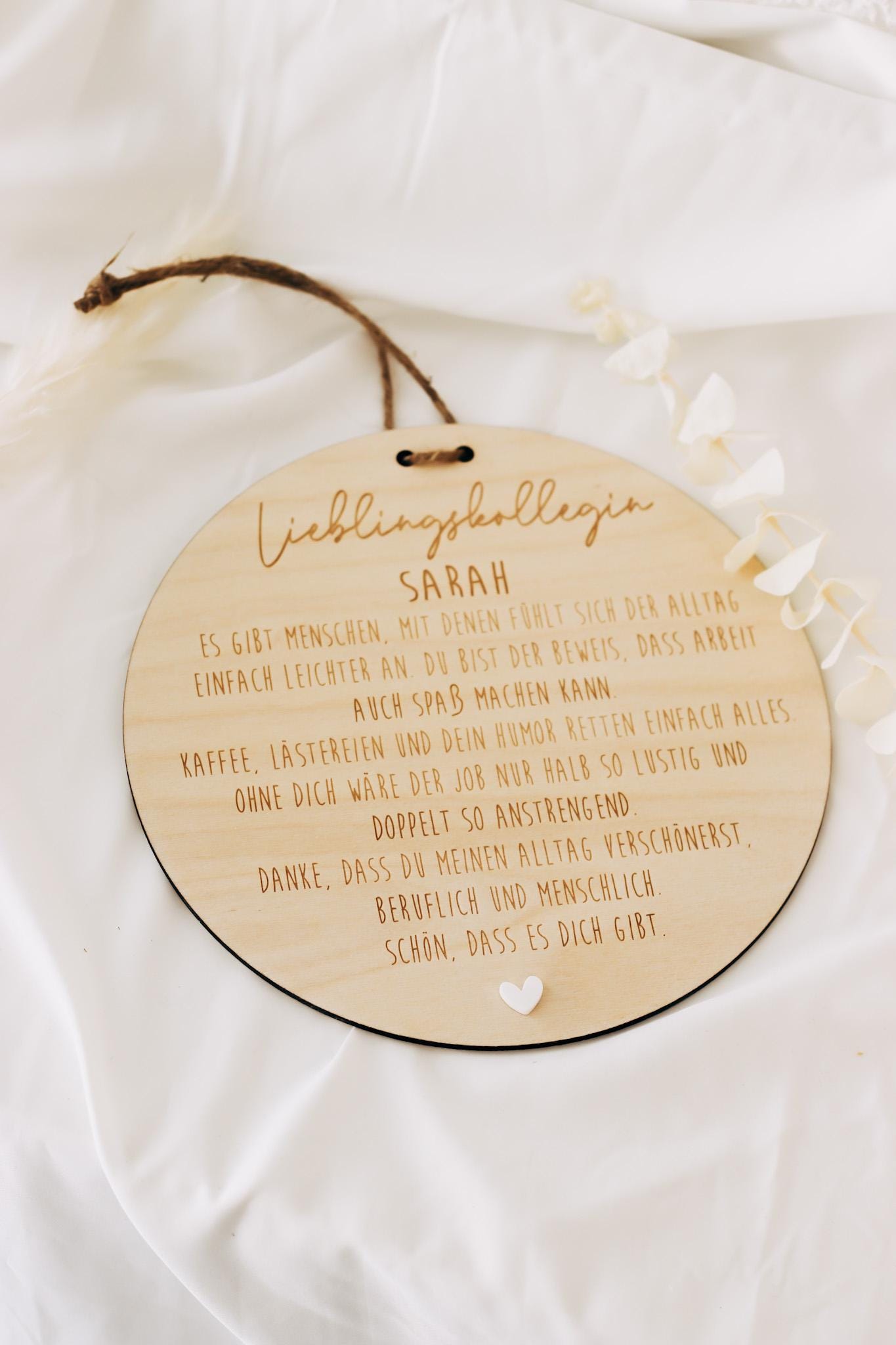 Personalisiertes Schild Lieblingskollegin mit Name & Herz – Abschiedsgeschenk Kollegin – graviertes Holzschild mit Aufhänger 20cm