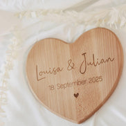 Personalisiertes Herzbrett aus Buchenholz – Hochzeitsgeschenk mit Gravur – Namen & Datum – Geschenk zur Hochzeit oder Jahrestag