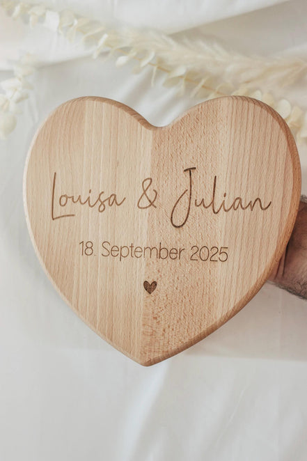 Personalisiertes Herzbrett aus Buchenholz – Hochzeitsgeschenk mit Gravur – Namen & Datum – Geschenk zur Hochzeit oder Jahrestag