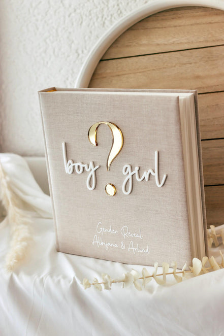 Gender Reveal Gästebuch/Fotoalbum personalisiert | Minimalistisches Fotoalbum mit Acryl Schriftzug | Leinen Beige | 60 Seiten