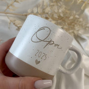 Tasse Schwangerschaftsverkündung 2025 – personalisierte Tasse mit Titel & Herz – Geschenk für werdende Oma Opa Papa – 360 ml – graviert