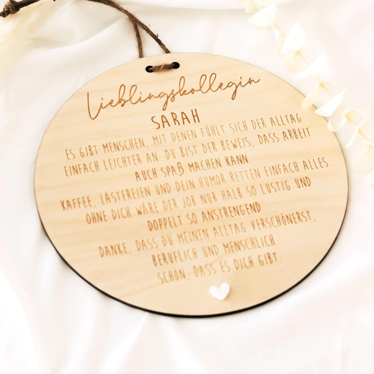 Personalisiertes Schild Lieblingskollegin mit Name & Herz – Abschiedsgeschenk Kollegin – graviertes Holzschild mit Aufhänger 20cm