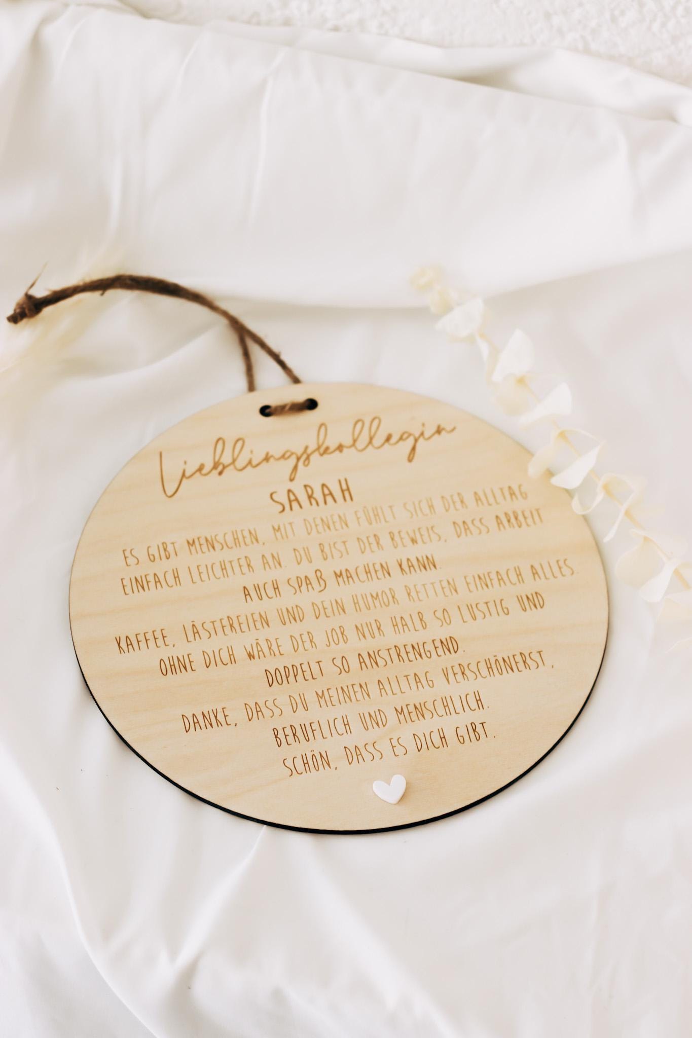 Personalisiertes Schild Lieblingskollegin mit Name & Herz – Abschiedsgeschenk Kollegin – graviertes Holzschild mit Aufhänger 20cm