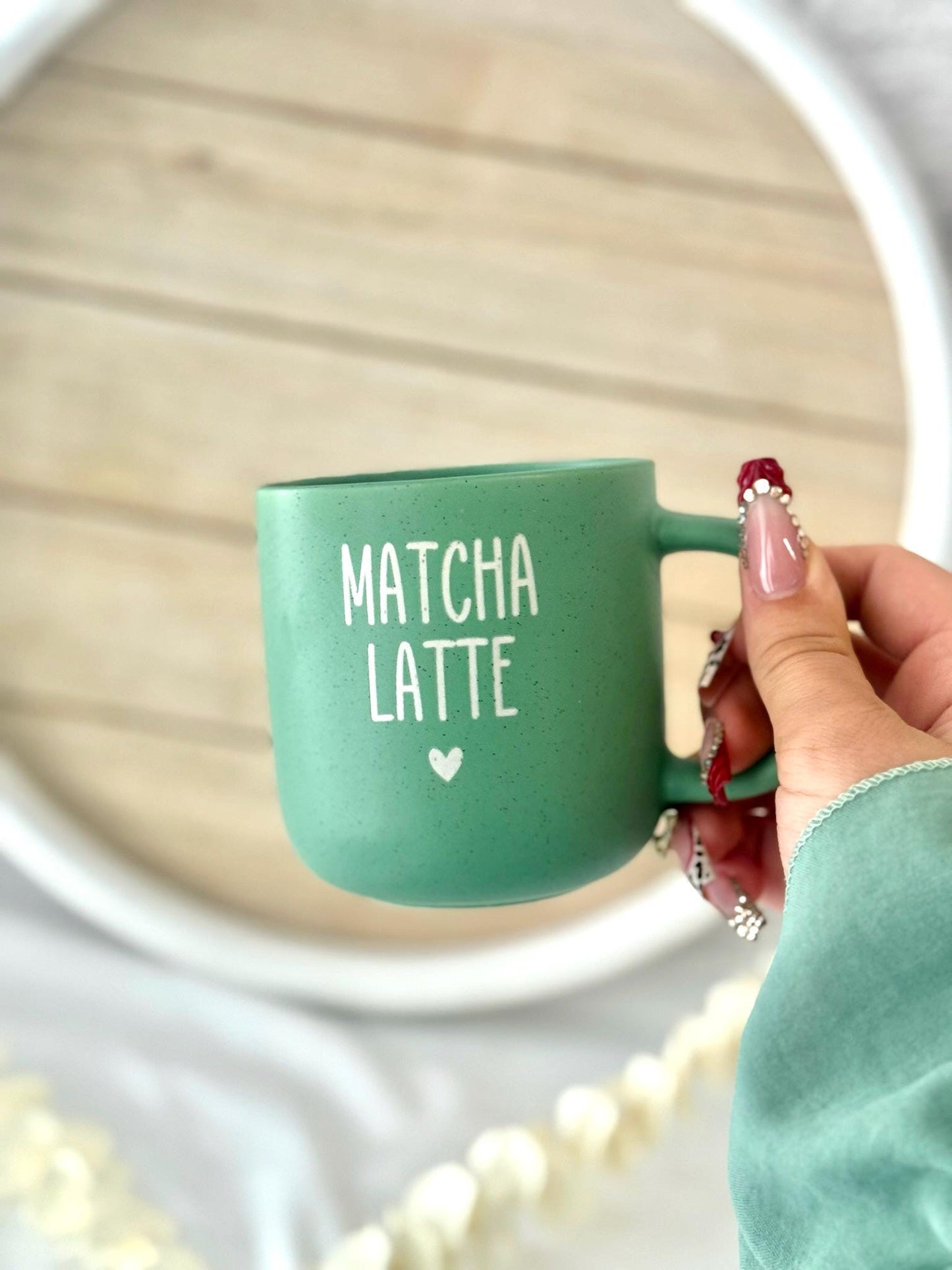 Matcha Latte Tasse graviert – Grüne Keramiktasse 370 ml | Geschenk für Matcha Liebhaber | Personalisierte Teetasse mit Herz