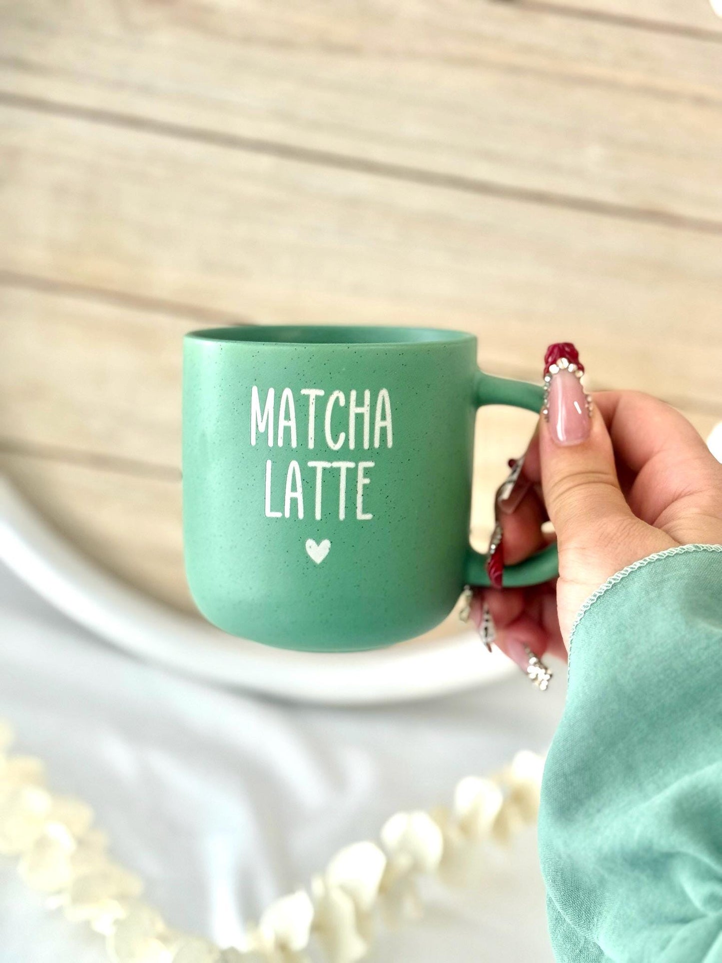 Matcha Latte Tasse graviert – Grüne Keramiktasse 370 ml | Geschenk für Matcha Liebhaber | Personalisierte Teetasse mit Herz
