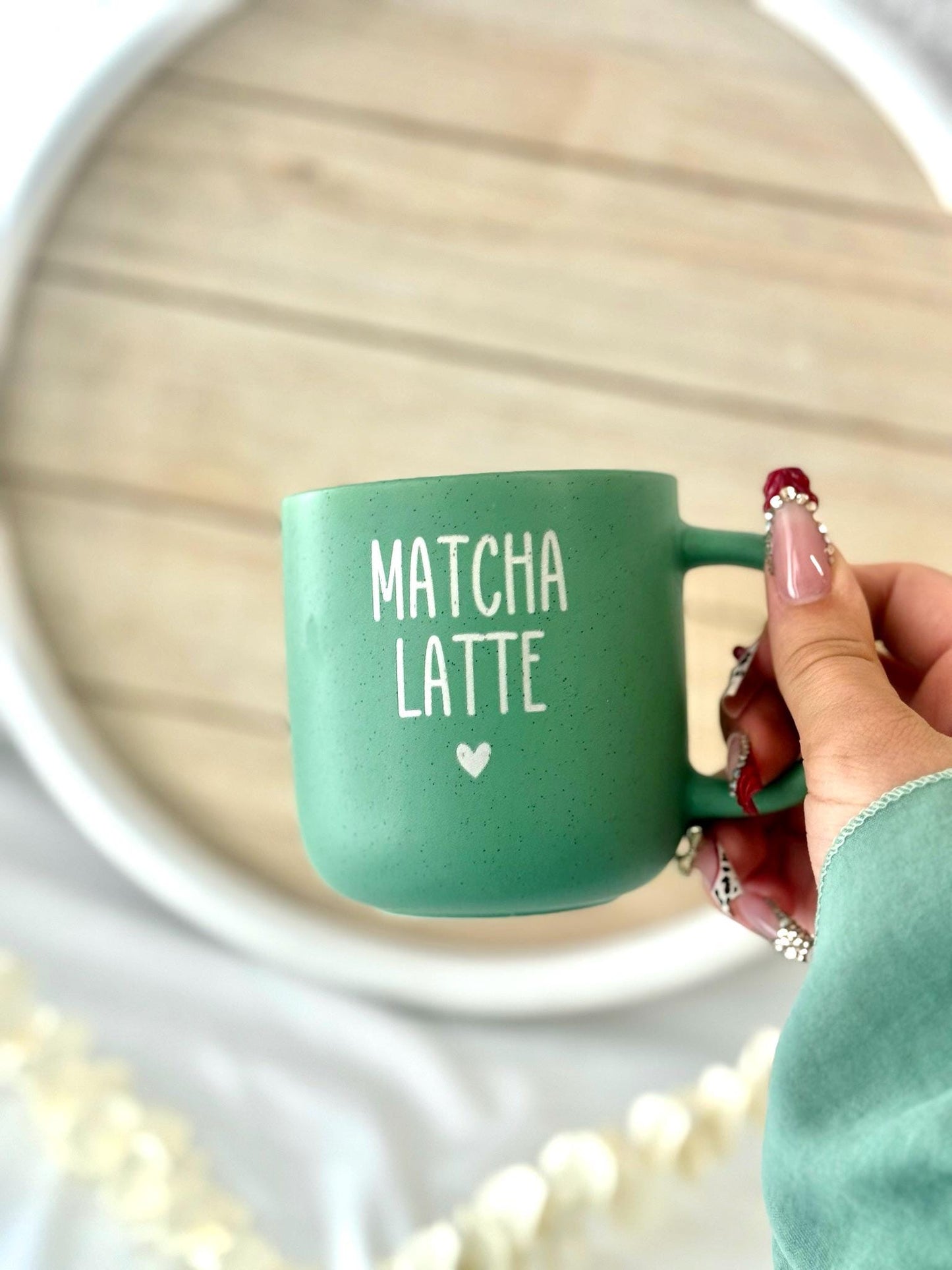 Matcha Latte Tasse graviert – Grüne Keramiktasse 370 ml | Geschenk für Matcha Liebhaber | Personalisierte Teetasse mit Herz