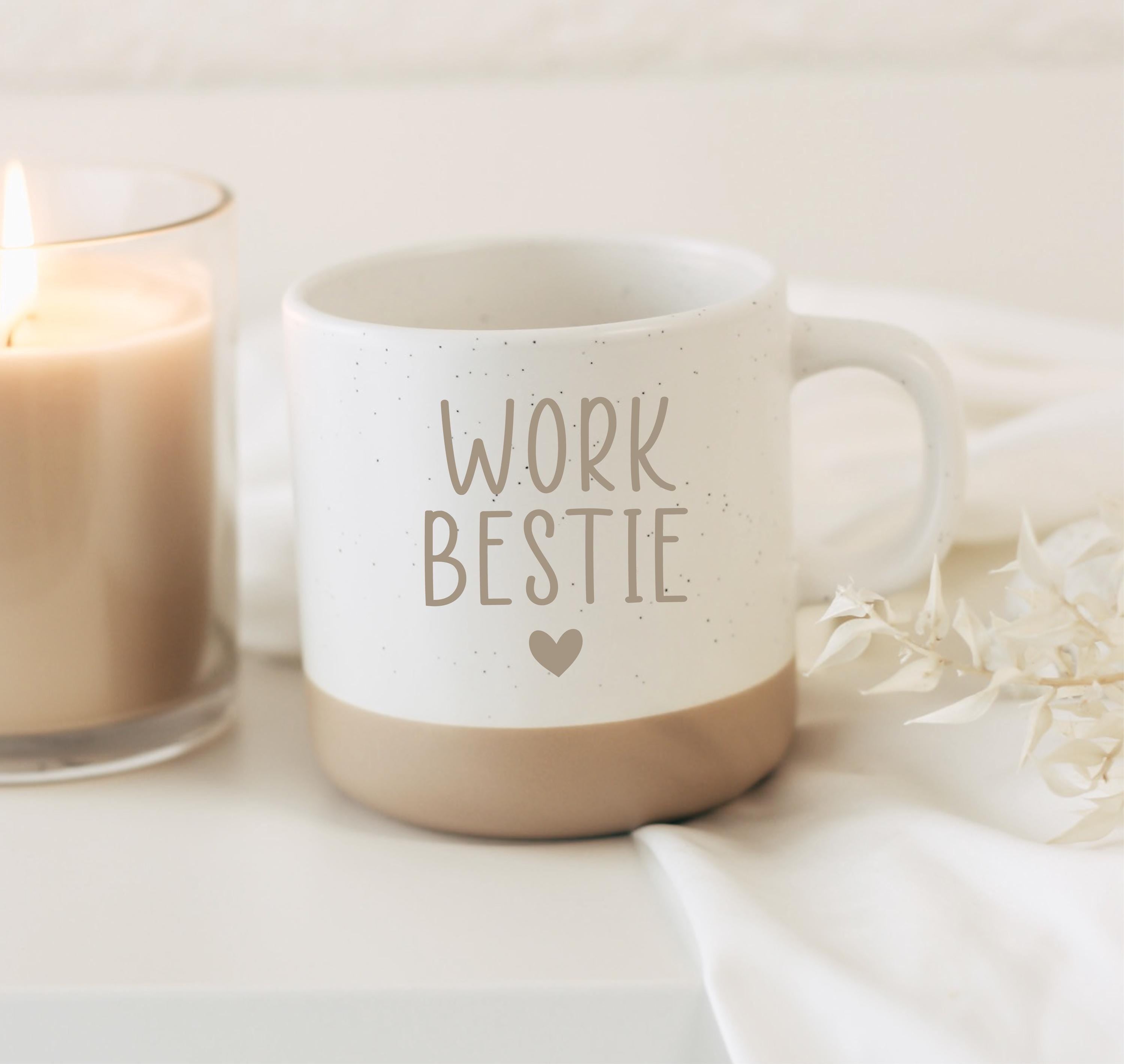 Work Bestie Tasse – Geschenk Kollegin Kollege – Abschiedsgeschenk Arbeit – Herz Gravur – personalisierte Keramiktasse 360 ml