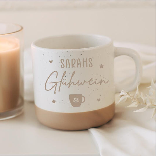 Glühwein Tasse mit Name – personalisierte Weihnachtstasse – Schneeflocke & Herzen Sterne – Geschenk Weihnachten Familie Kollegen – 360 ml