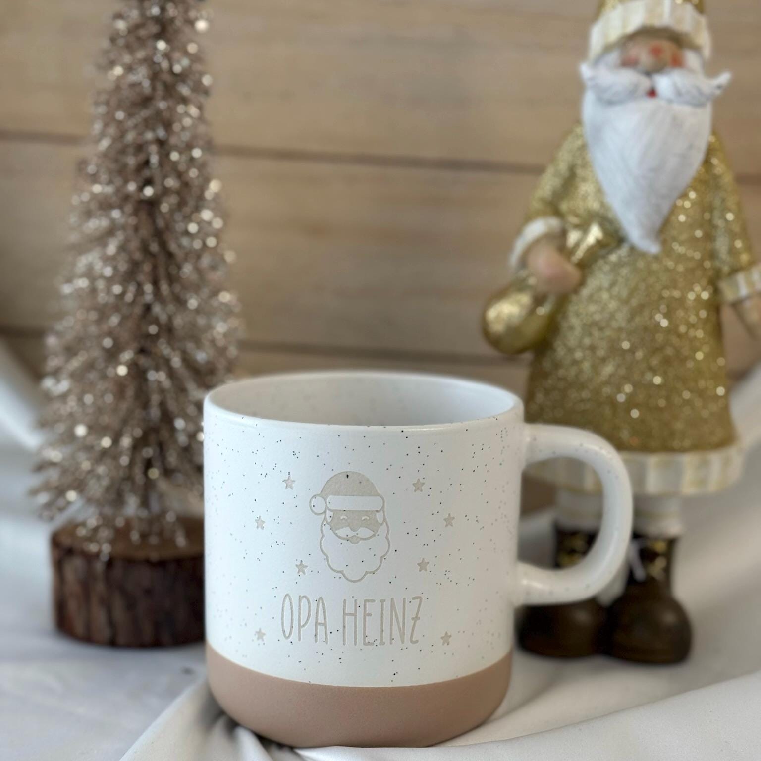 Weihnachtstasse Nikolaus mit Name – Geschenk Weihnachten Opa Oma Familie – personalisierte Keramiktasse Sterne Gravur – Glühwein Tasse