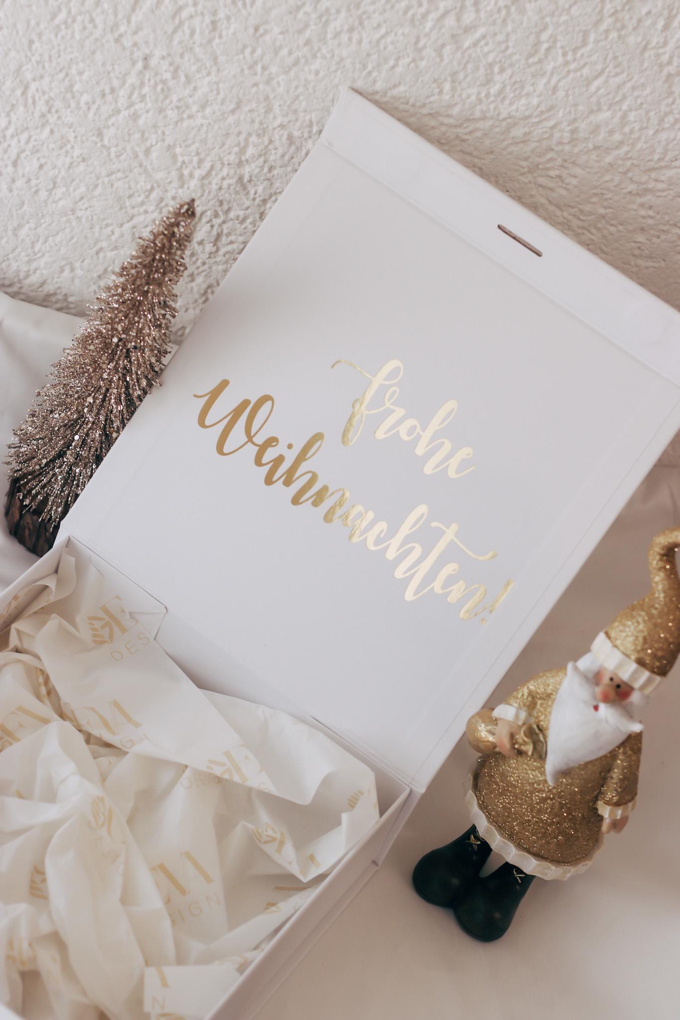 Luxuriöse Weihnachtsgeschenkbox mit Name in Gold – personalisierte Geschenkverpackung mit 3D Effekt & Schleife – edle Box Weihnachten
