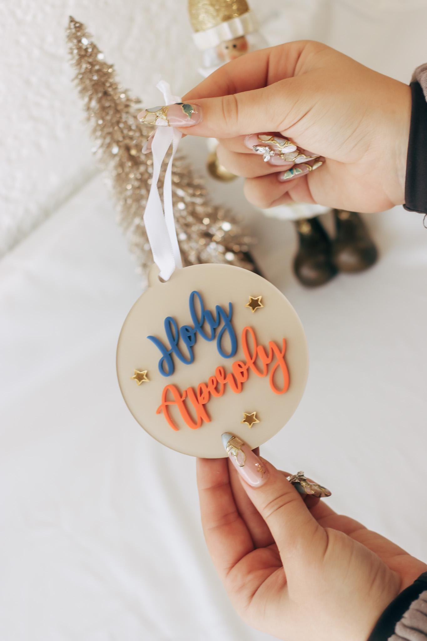 Holy Aperoly Weihnachtskugel – Acryl Christbaumanhänger 3D Effekt – personalisiertes Aperol Geschenk – champagnergold Deko Weihnachten