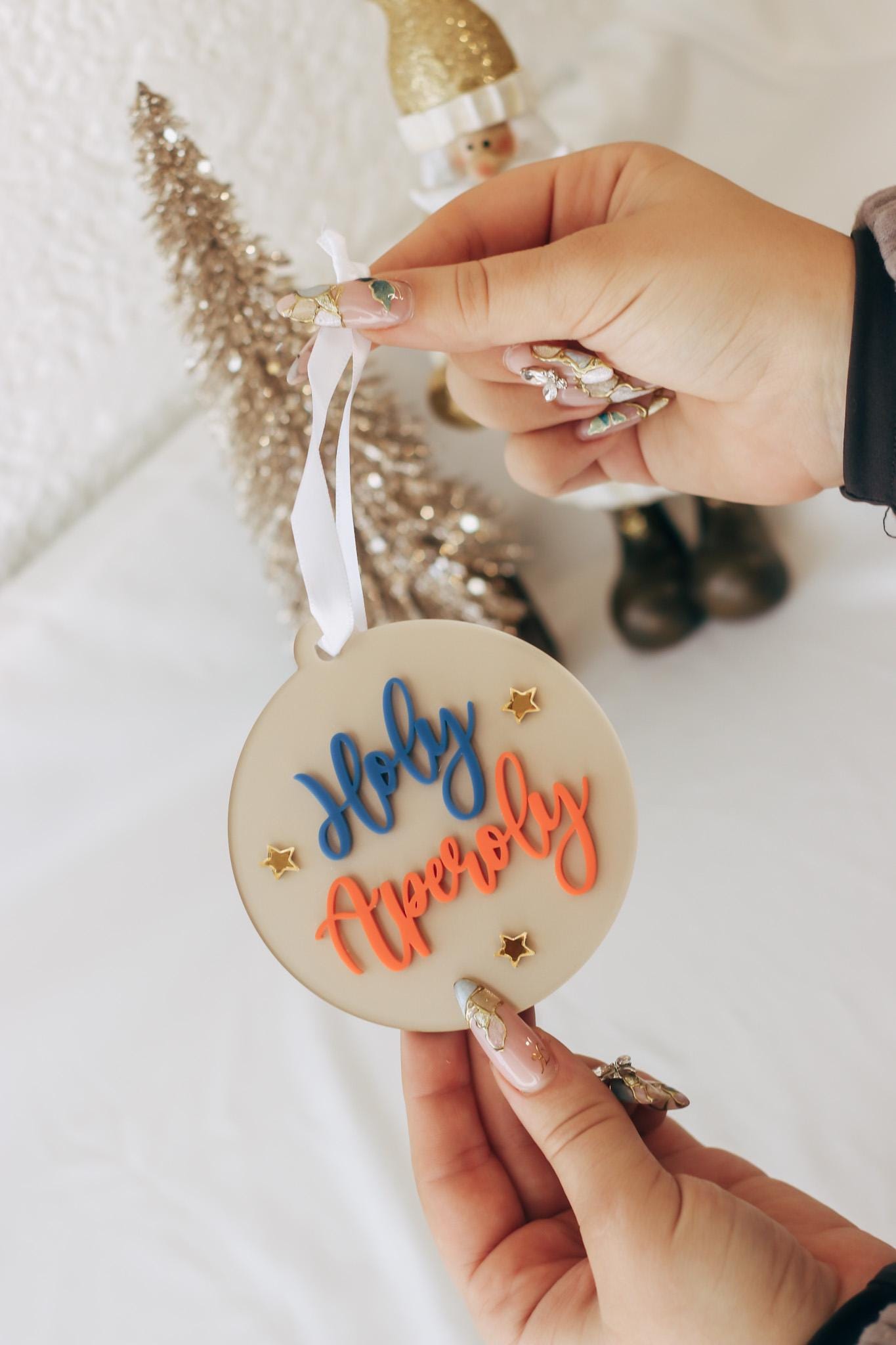 Holy Aperoly Weihnachtskugel – Acryl Christbaumanhänger 3D Effekt – personalisiertes Aperol Geschenk – champagnergold Deko Weihnachten