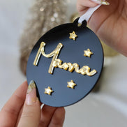 Personalisierte Weihnachtskugel Schwarz Gold – Acryl Christbaumanhänger mit Namen – edle Weihnachtsdeko – Kugel mit goldenen Sternen