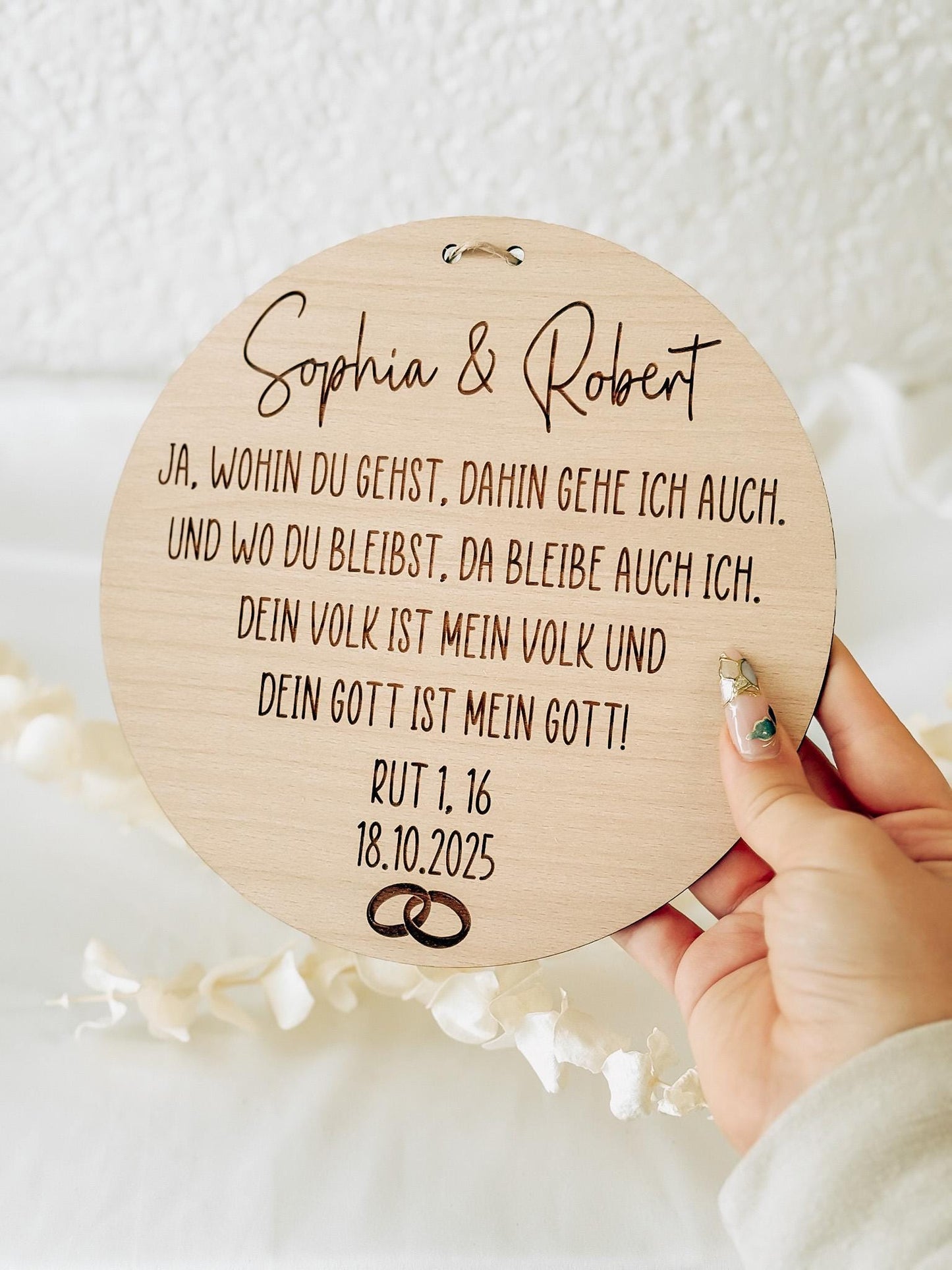 Christliches Hochzeitsschild aus Holz – Buchenholz 20 cm – Bibelvers Rut 1,16 – Personalisiertes Ehegeschenk mit Namen, Datum & Ringen, Holz