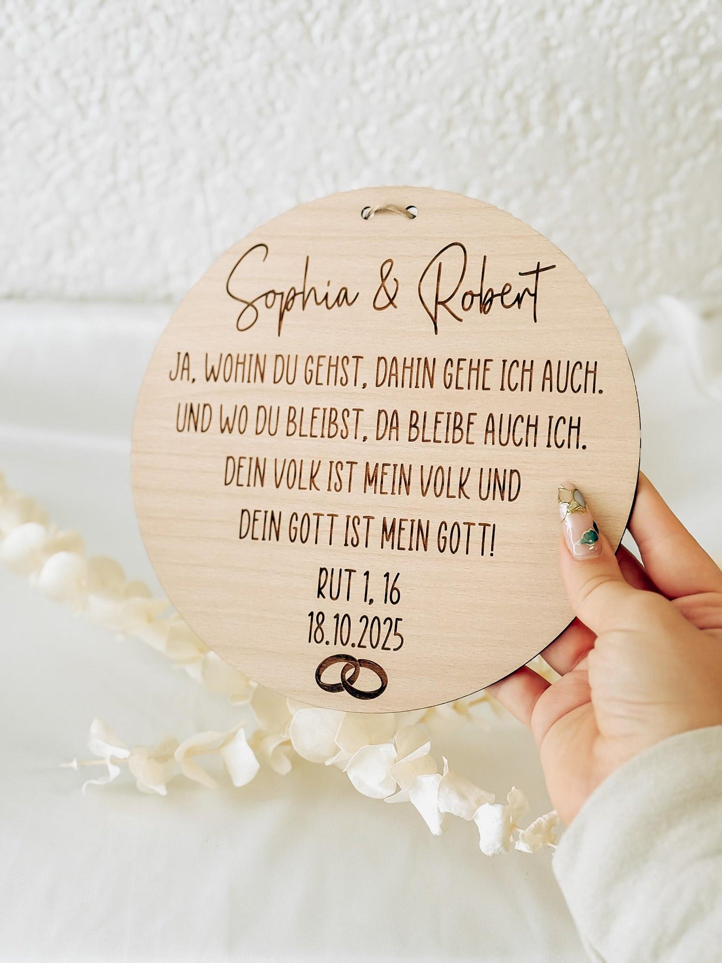 Christliches Hochzeitsschild aus Holz – Buchenholz 20 cm – Bibelvers Rut 1,16 – Personalisiertes Ehegeschenk mit Namen, Datum & Ringen, Holz