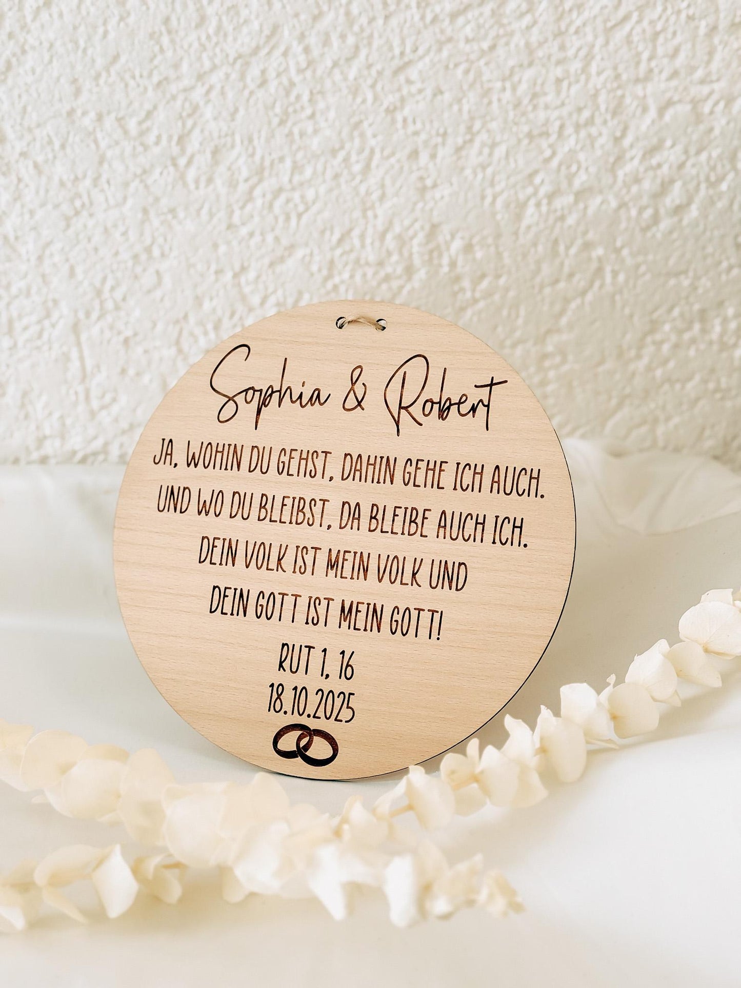Christliches Hochzeitsschild aus Holz – Buchenholz 20 cm – Bibelvers Rut 1,16 – Personalisiertes Ehegeschenk mit Namen, Datum & Ringen, Holz