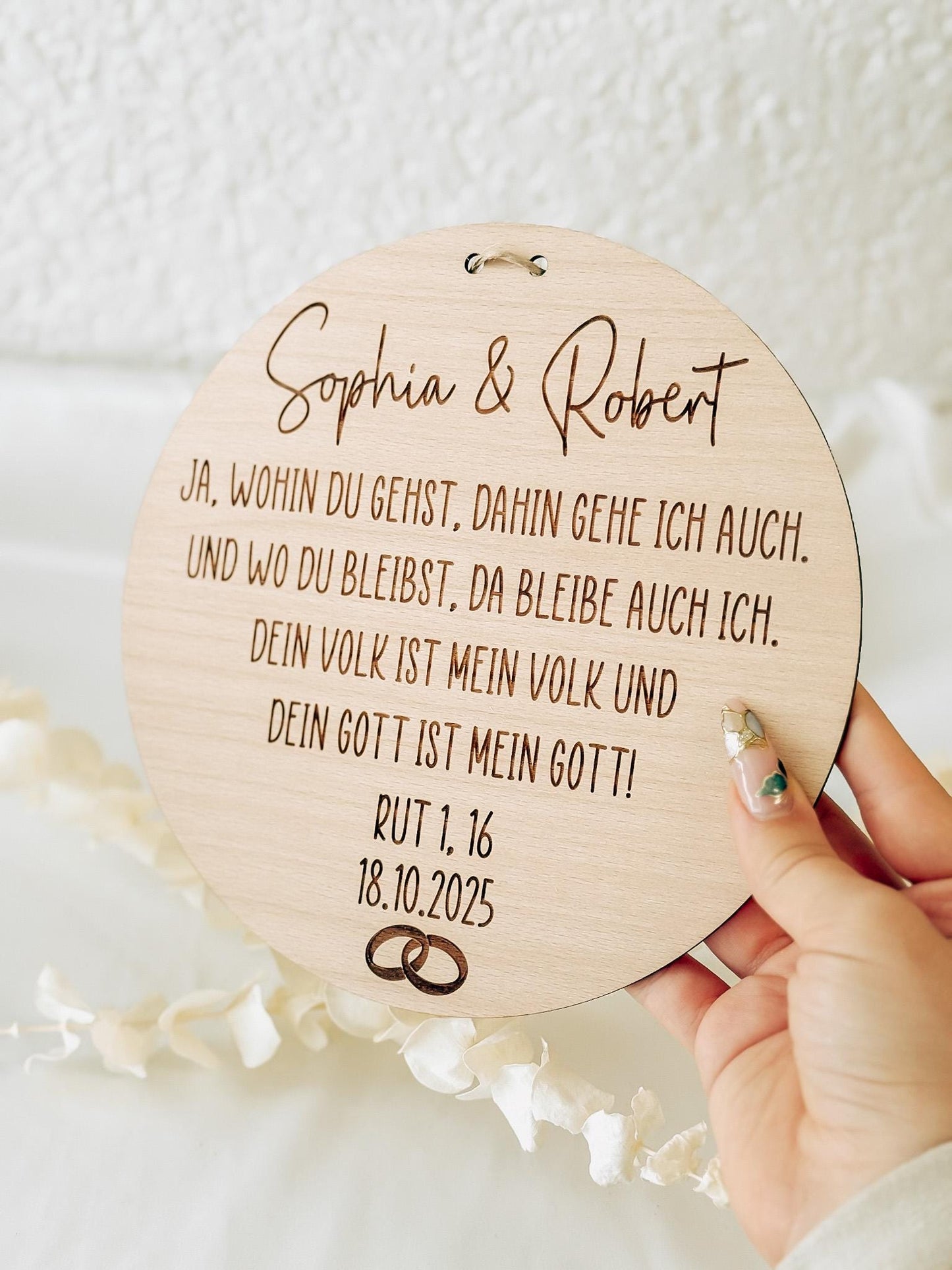 Christliches Hochzeitsschild aus Holz – Buchenholz 20 cm – Bibelvers Rut 1,16 – Personalisiertes Ehegeschenk mit Namen, Datum & Ringen, Holz