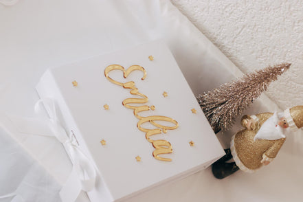 Luxuriöse Weihnachtsgeschenkbox mit Name in Gold – personalisierte Geschenkverpackung mit 3D Effekt & Schleife – edle Box Weihnachten