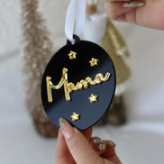 Personalisierte Weihnachtskugel Schwarz Gold – Acryl Christbaumanhänger mit Namen – edle Weihnachtsdeko – Kugel mit goldenen Sternen