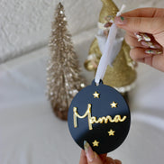 Personalisierte Weihnachtskugel Schwarz Gold – Acryl Christbaumanhänger mit Namen – edle Weihnachtsdeko – Kugel mit goldenen Sternen