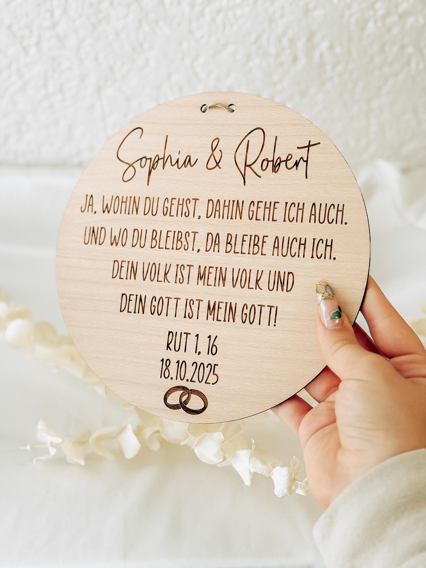 Christliches Hochzeitsschild aus Holz – Buchenholz 20 cm – Bibelvers Rut 1,16 – Personalisiertes Ehegeschenk mit Namen, Datum & Ringen, Holz