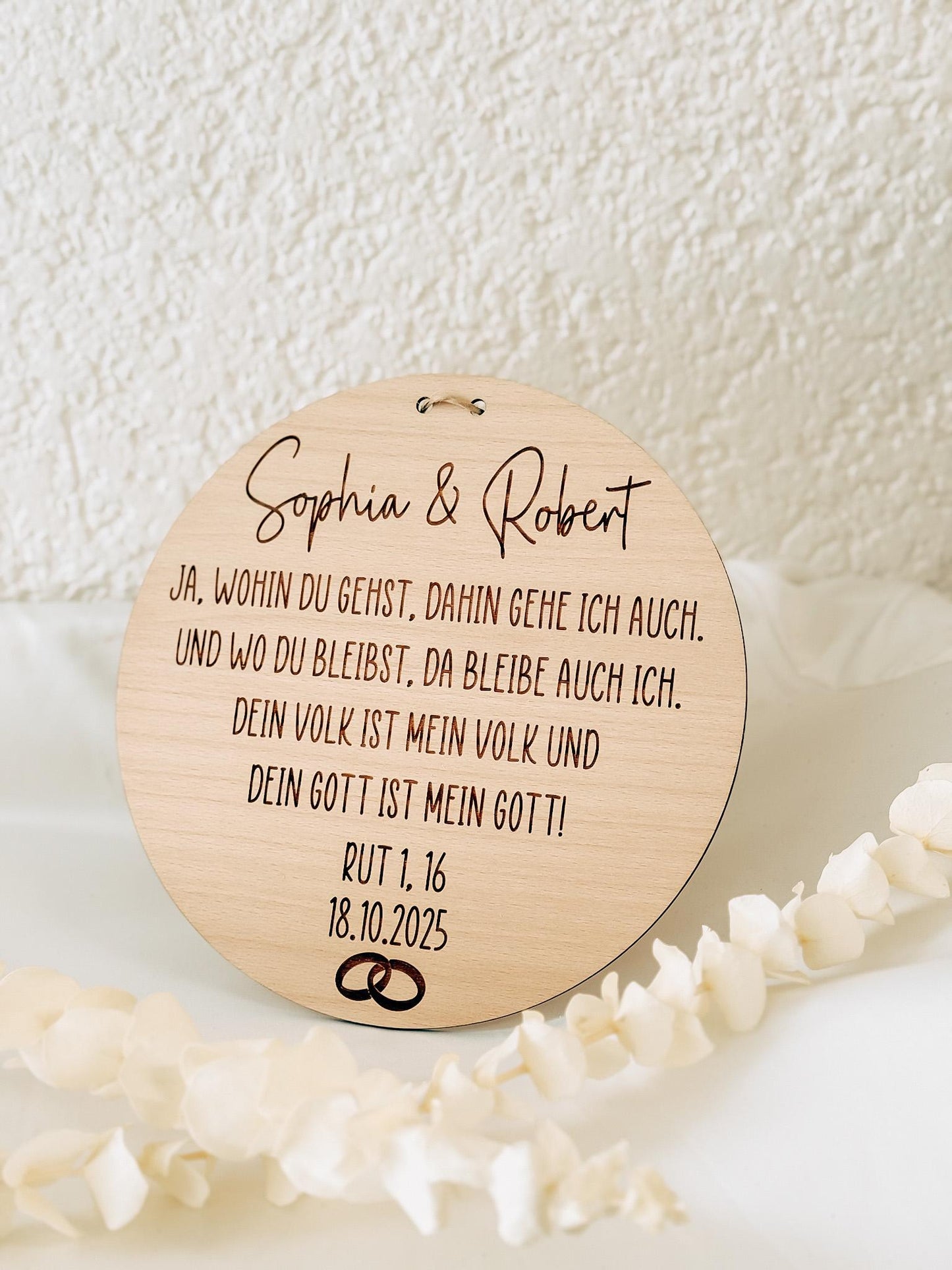 Christliches Hochzeitsschild aus Holz – Buchenholz 20 cm – Bibelvers Rut 1,16 – Personalisiertes Ehegeschenk mit Namen, Datum & Ringen, Holz