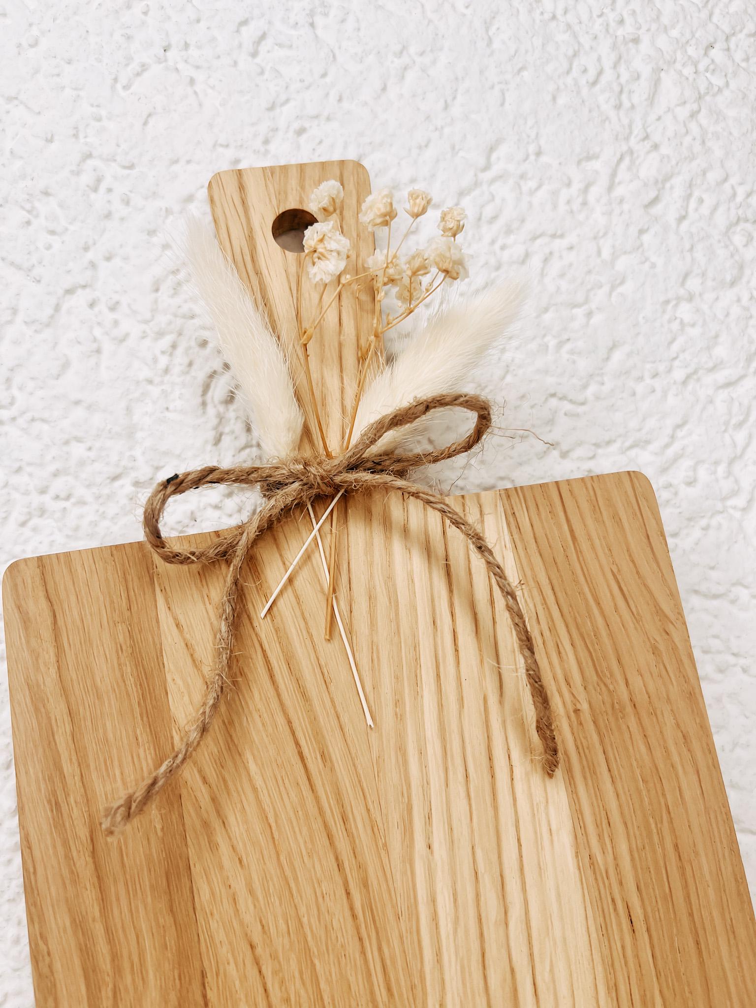 Hochzeitsgeschenk Brett Eiche • „Hand in Hand ein Leben lang“ • Personalisiert mit Namen & Datum • Gravur Brett Brautpaar