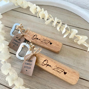 Schwangerschaftsverkündung Geschenk – Holz Flaschenöffner personalisiert mit Titel & Jahreszahl, Papa, Oma, Opa, Tante, Onkel,