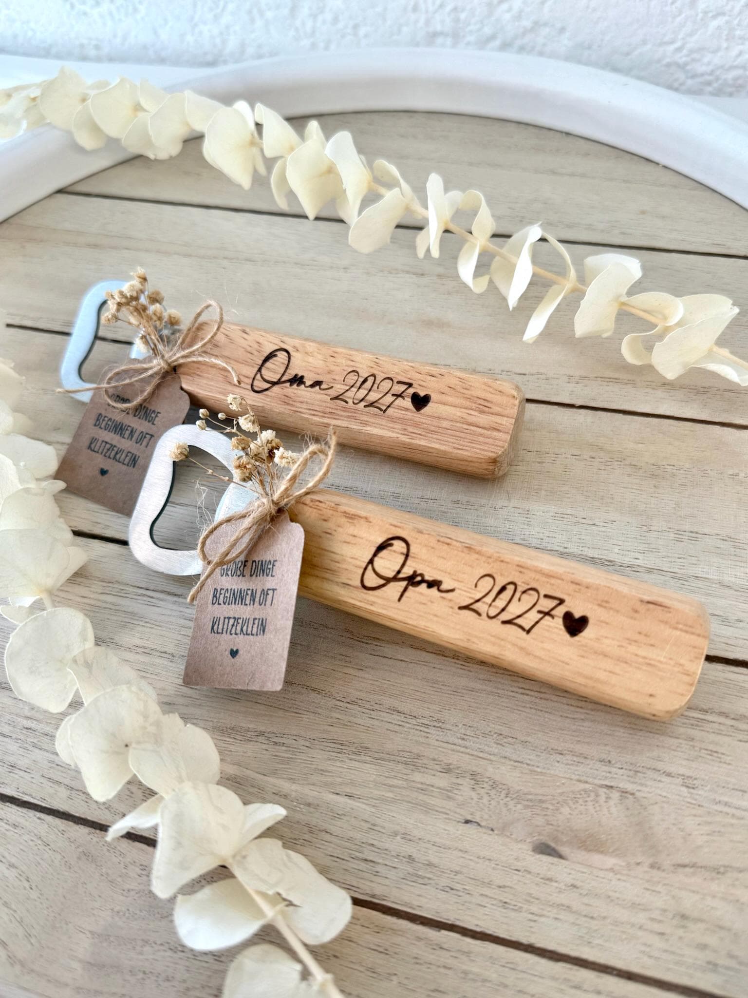 Schwangerschaftsverkündung Geschenk – Holz Flaschenöffner personalisiert mit Titel & Jahreszahl, Papa, Oma, Opa, Tante, Onkel,